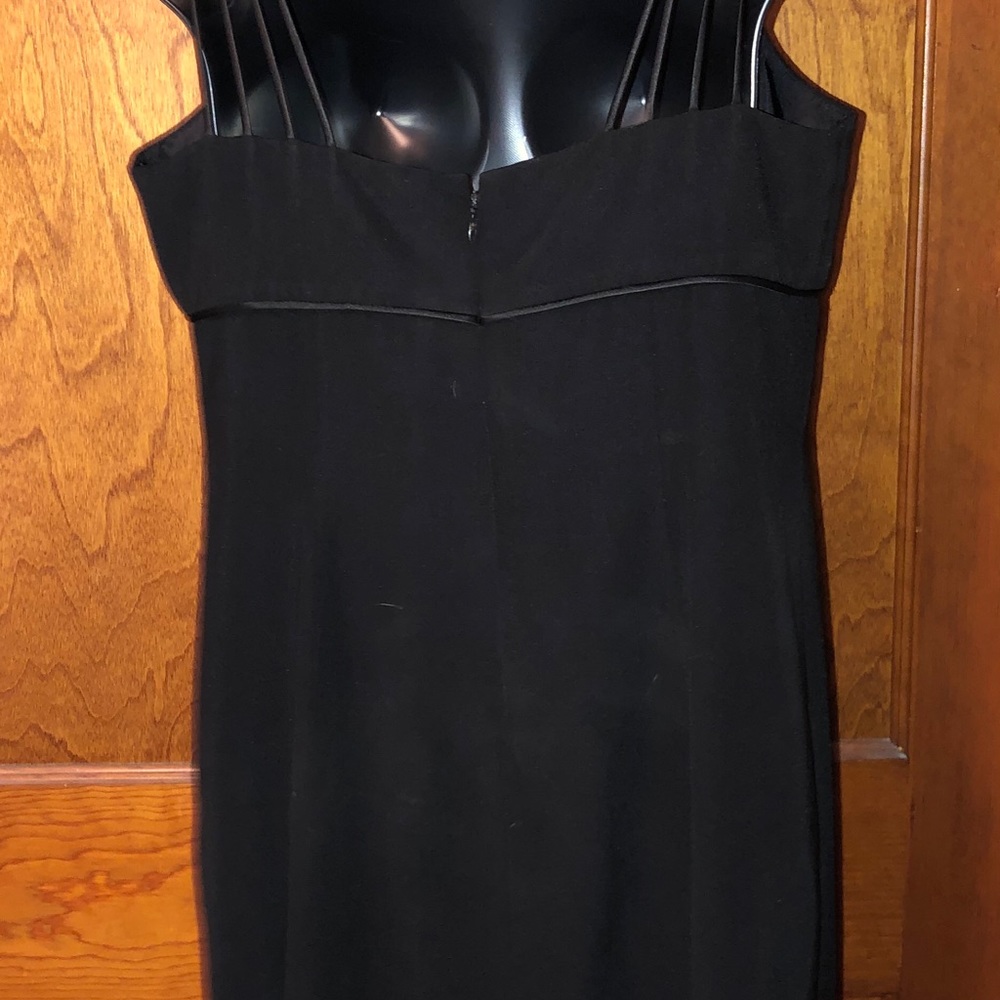 💋 THE PERFECT LITTLE BLACK DRESS 💋 - Picture 3 of 4